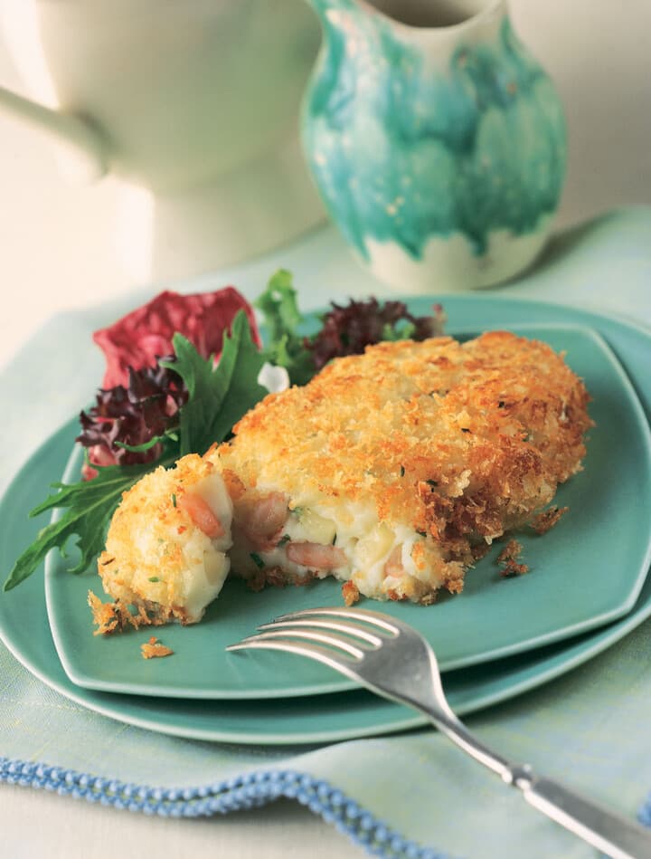 Tráng bột và chiên bánh